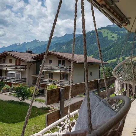 Apartmán Spacious, Very Quiet And Very Well Located Flat Reichenbach im Kandertal